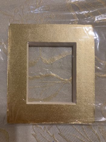 Moldura  7x8 cm na cor  Dourada